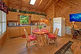 2 Bedroom Cabin with Dining Room and Kitchen