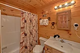 Spacious 2 Bedroom Cabin with 2 Full Bathrooms