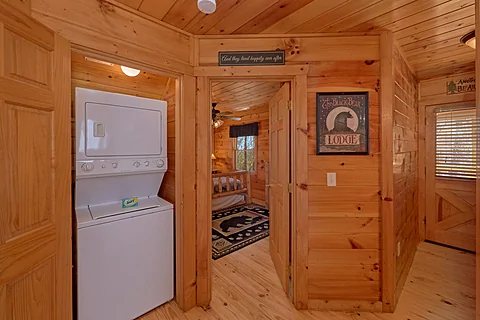 2 Bedroom Cabin with Washing Machine and Dryer - A Beary Special Place