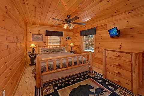 King Sized Bedroom in Cabin - A Beary Special Place