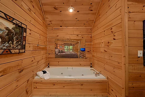 2 Bedroom Cabin with Jacuzzi Tubs in Bedrooms - A Cozy Cabin