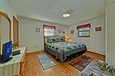 1 Bedroom Honeymoon Cabin