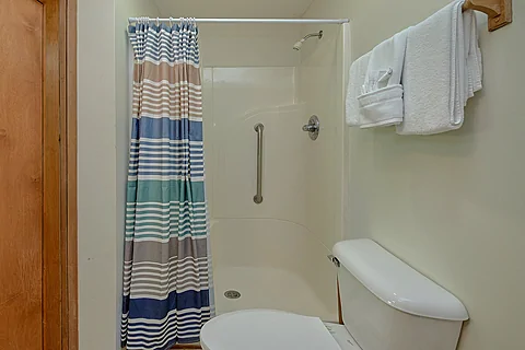 1 Bedroom Cabin with Full Bathroom - A Piece of Heaven