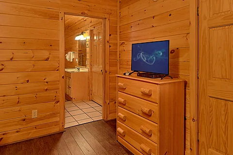 4 Bedroom Pigeon Forge Cabin with Flat Screen TV - A Rocky Top Ridge