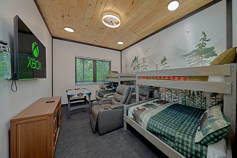 Lower Level Bunk Room Sleeps 12 - A Soaky Adventure