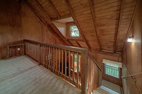 Wooded Views from rustic 2 bedroom rental cabin - Above the Clouds