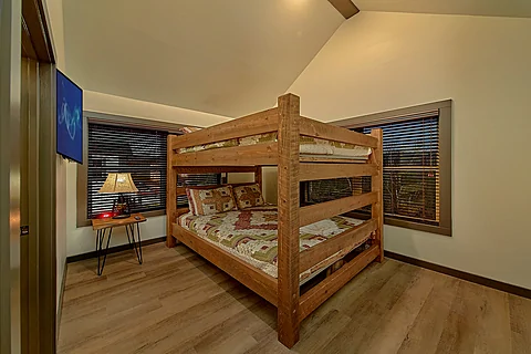 Four Bedroom Cabin with Bunk Beds - Acorn Lodge