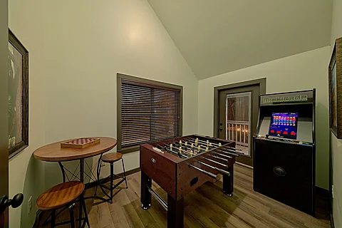 4 Bedroom with Foosball and Arcades - Acorn Lodge