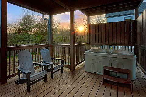 Spacious 4 Bedroom Cabin with Hot Tub - Acorn Lodge