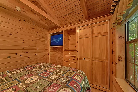 1 bedroom cabin with queen bed - Almost Camping