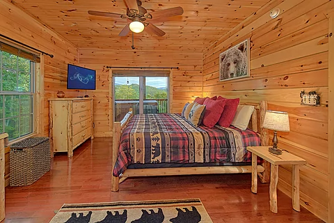 King Bedroom with Cable TV and WiFi - Almost Heaven II