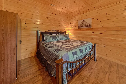 Bedroom with 2 King Beds and TV - Almost Heaven II