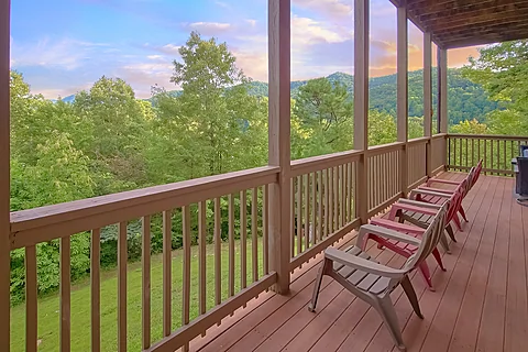 3 Bedroom Cabin with Mountain View Sleeps 12 - Almost Heaven II
