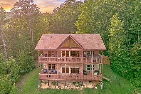 Luxury 3 Bedroom Cabin in Sevierville with Views - Almost Heaven II
