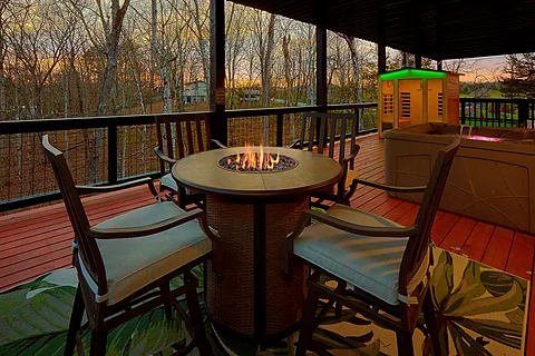Luxury 4 Bedroom Cabin with Fire Tables - Amazing Mountain II