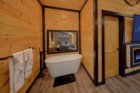 Master Suite with Soaking Tub - Amazing Mountain II