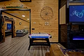 Four Bedroom Cabin with Air Hockey