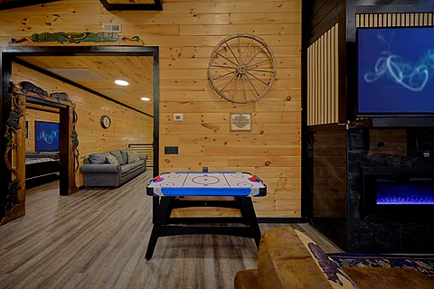 Four Bedroom Cabin with Air Hockey - Amazing Mountain II