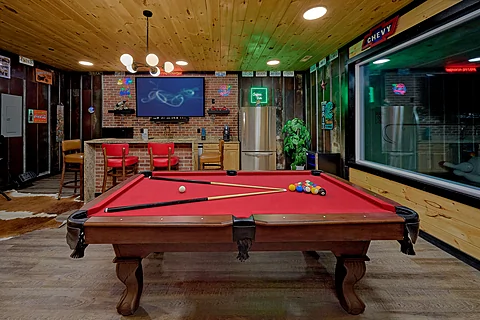 Luxury 4 Bedroom Cabin with Pool Table - Amazing Mountain II