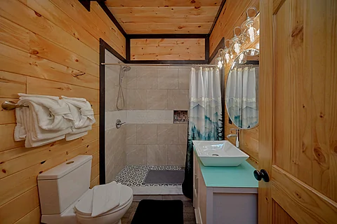 Full Bathroom with Shower - Amazing Mountain II