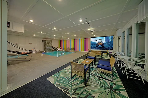 Large Pool Area with Comfortable Seating - Amazing Mountain II