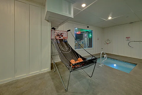 4 Bedroom Cabin with Indoor Pool and Basketball - Amazing Mountain II