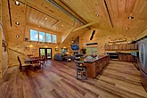 Spacious 6 bedroom cabin rental in Pigeon Forge