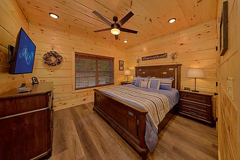 6 bedroom cabin with main floor master bedroom - An Eagle's View