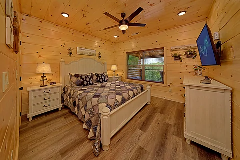 Pigeon Forge cabin with 4 King Master Suites - An Eagle's View
