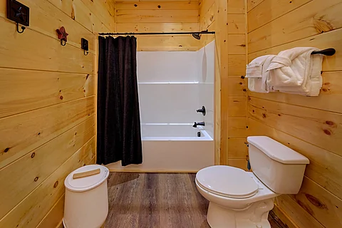 6 bedroom Pigeon Forge cabin with 6 full baths - An Eagle's View