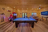 6 bedroom cabin with pool table and racing game