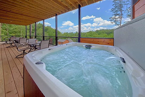 Premium 6 bedroom cabin with private hot tub - An Eagle's View