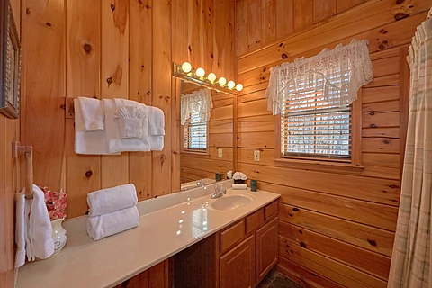 Full Bath Room in Master Suite - Angels Attic