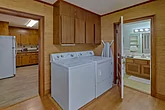 2 Bedroom Gatlinburg Cabin with Washer and Dryer
