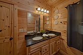 3 full bathrooms in 3 bedroom pool cabin