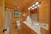 Gatlinburg cabin with 4 bedrooms and 3 baths