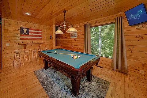 Cozy 4 bedroom cabin with a pool table/game room - Bears Repeating