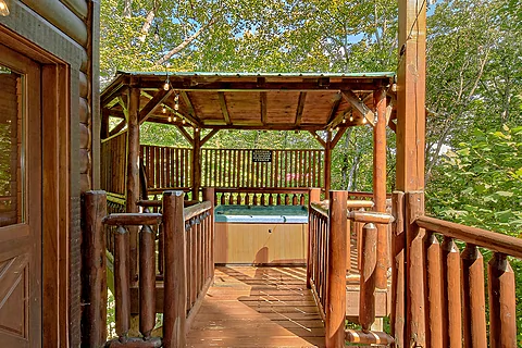 Gatlinburg cabin with hot tub, gazebo and views - Bears Repeating