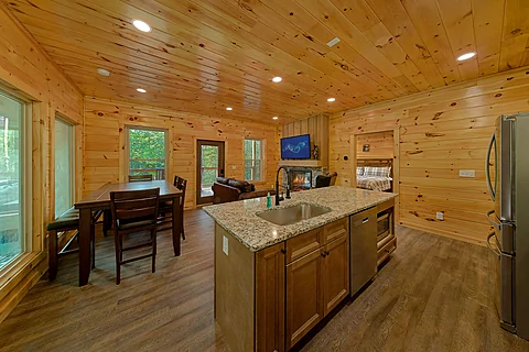 Spacious 3 Bedroom Cabin near Pigeon Forge - Big Bad John's Cabin