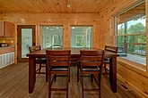 Three Bedroom Cabin with Dining Table Seats 6
