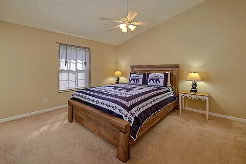 Queen Bedroom with Smart TV - Black Bear Lane