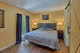 Rustic 1 Bedroom with King Bed Sleeps 4