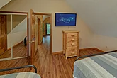 Queen Bedroom with Cable TV and WiFi