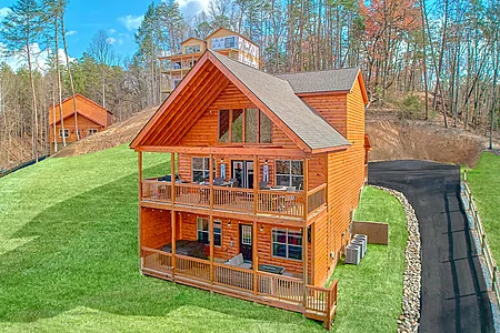 Breathtaker: 5 Bedroom Pigeon Forge Cabin Rental