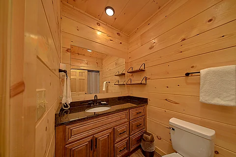 Luxury cabin with 5 private master bathrooms - Brooks Haven