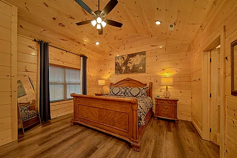 4 King Suites in 5 bedroom luxury cabin rental  - Brooks Haven