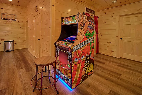 PacMan Arcade Game in 5 bedroom rental cabin  - Brooks Haven