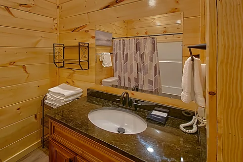 Cabin bunk bedroom with private bathroom  - Brooks Haven
