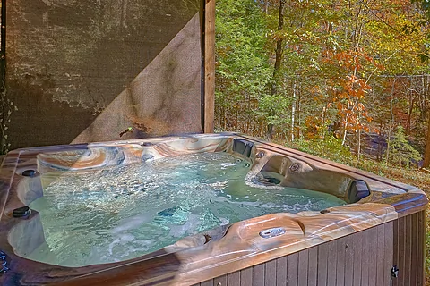 Smoky Mountain 3 Bedroom Cabin with Hot Tub - Bruno's Mountain Cave