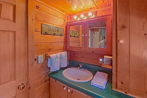 1 Bedroom cabin with one bathroom - Camping Under The Stars